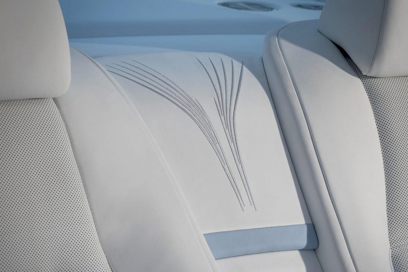 kham pha rolls-royce wraith voi noi that bau troi doc dao hinh 2