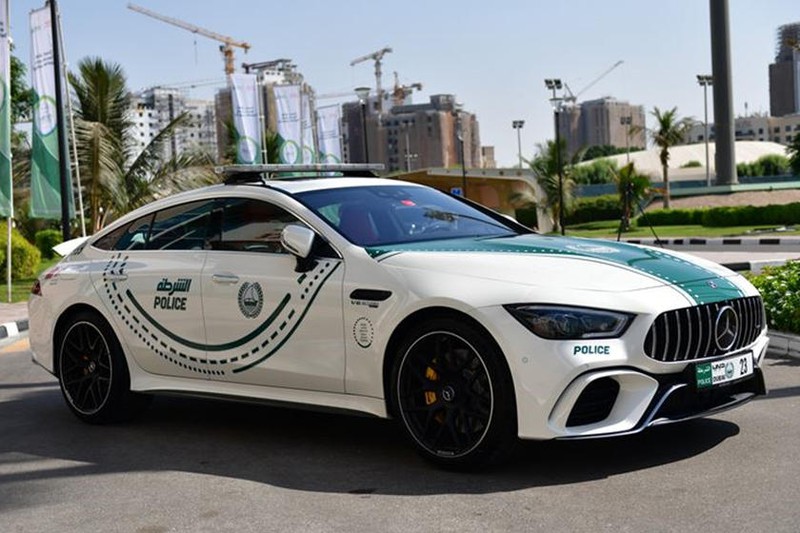 canh sat dubai duoc trang bi sedan hieu suat cao amg gt 63 s 4matic+ hinh 4