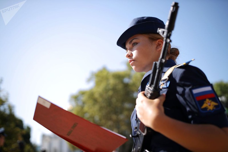 can canh cac nu hoc vien xinh xan cua hang khong quan su nga hinh 4