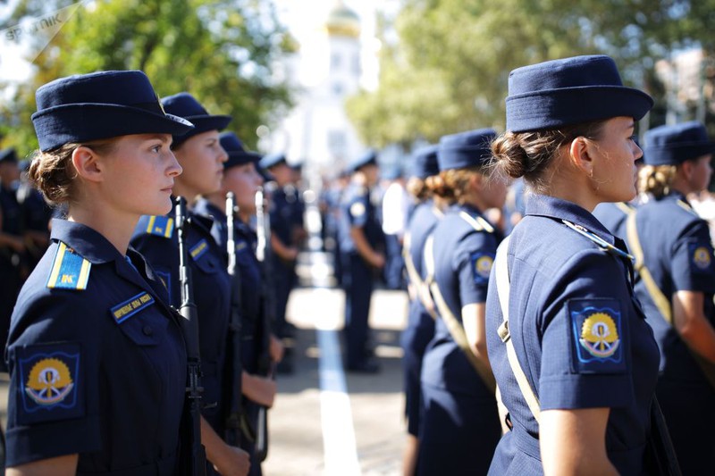 can canh cac nu hoc vien xinh xan cua hang khong quan su nga hinh 6