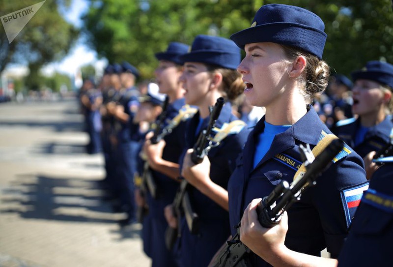 can canh cac nu hoc vien xinh xan cua hang khong quan su nga hinh 9