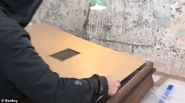 sung sot buc tranh cua banksy tri gia 31 ty dong tu dong tieu huy hinh 4