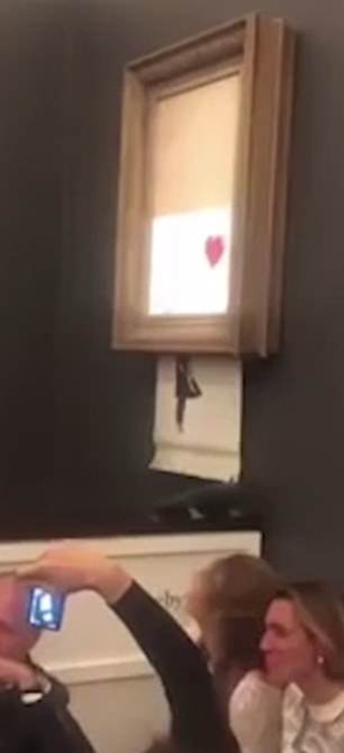 sung sot buc tranh cua banksy tri gia 31 ty dong tu dong tieu huy hinh 6