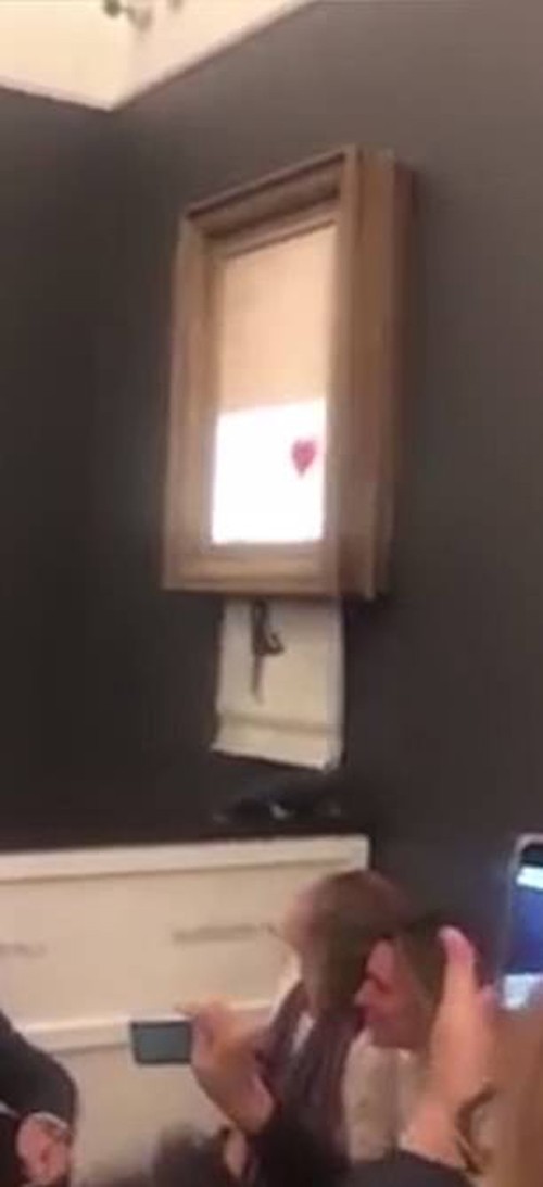 sung sot buc tranh cua banksy tri gia 31 ty dong tu dong tieu huy hinh 7