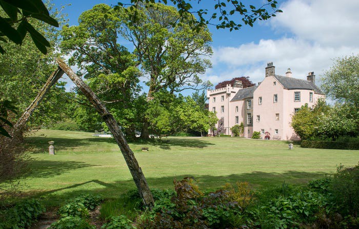 lau dai mau hong dep nhu co tich o vung cao nguyen scotland hinh 2