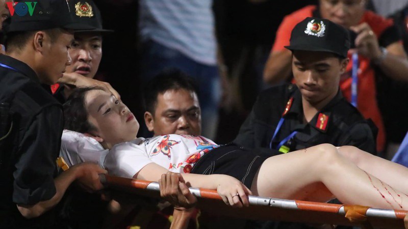 cong an truy tim nguoi ban phao trung nu phong vien tren san hang day hinh 1