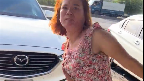 Xử lý chủ nhà hàng đòi tạt tô canh lên người du khách ở Khánh Hòa