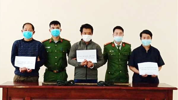 Cán bộ xã cùng đồng bọn trộm gần 570 triệu đồng của Ủy ban đi đánh bạc