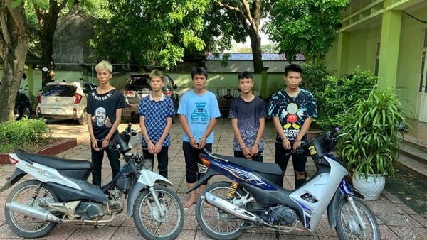 Truy nóng ổ nhóm 'tuổi teen' dùng dao đi cướp tài sản ở Hà Nội