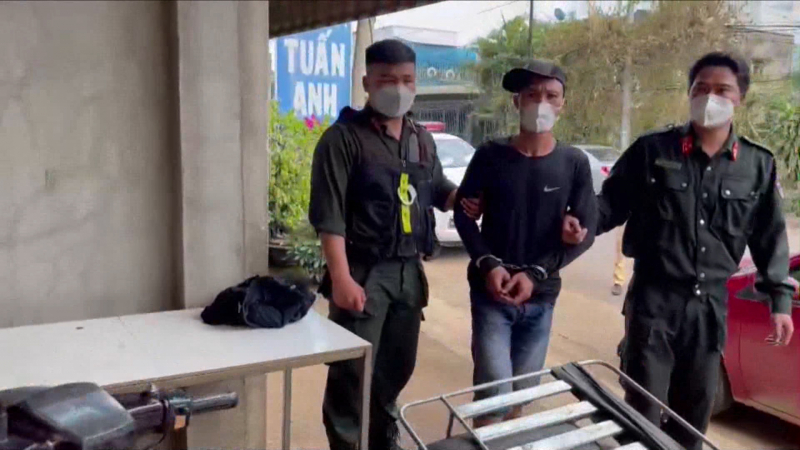 Kẻ dùng súng khống chế con tin ở Đồng Nai có 3 tiền án và bị nhiễm HIV -0