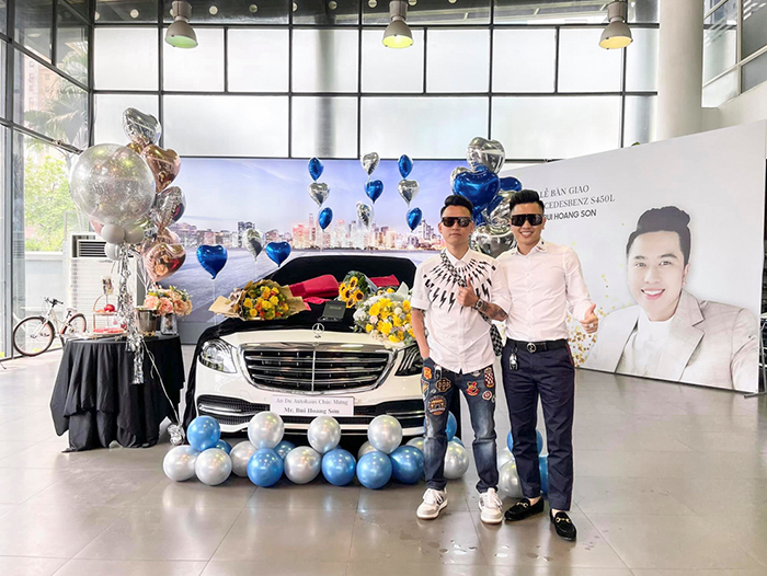 Những bí mật phía sau hotboy cưỡi “Merc” -0