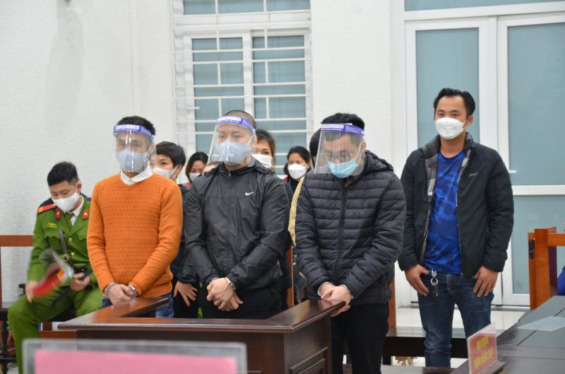 Hai án chung thân trong vụ ô tô suýt va chạm xe máy ở Hà Nội -0