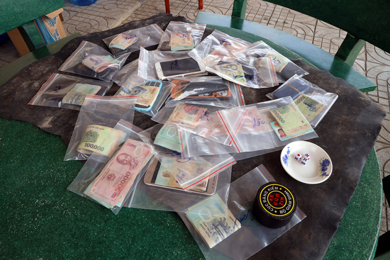 Phá nhiều sòng bạc quy mô lớn giữa dịch bệnh -0