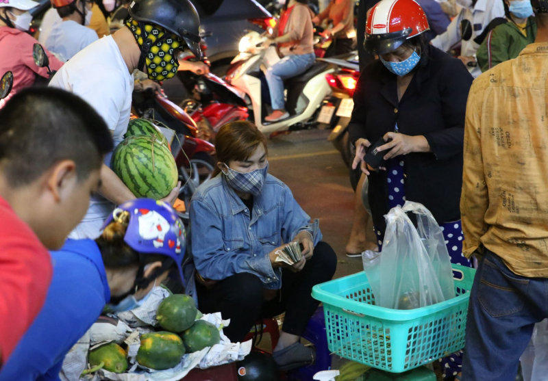Dưa hấu bất ngờ “cháy hàng”, người chậm chân không dưa chưng Tết -0