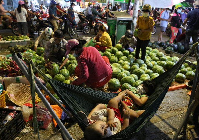 Dưa hấu bất ngờ “cháy hàng”, người chậm chân không dưa chưng Tết -2
