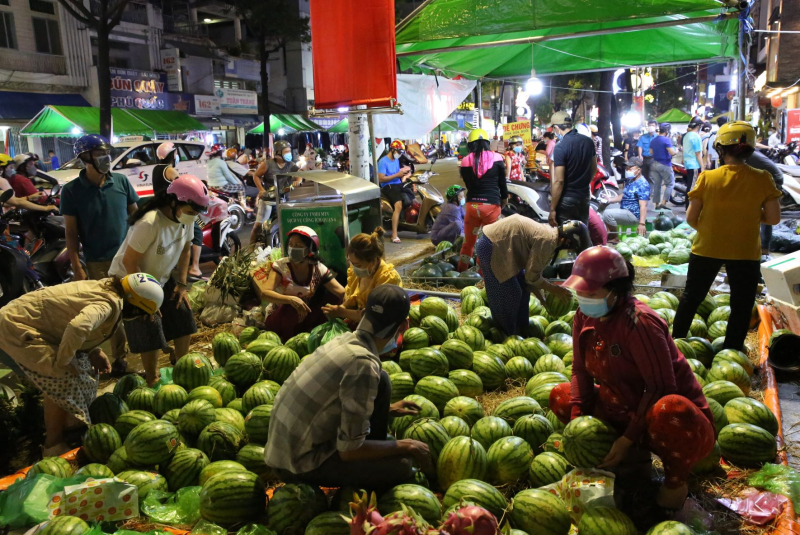 Dưa hấu bất ngờ “cháy hàng”, người chậm chân không dưa chưng Tết -3