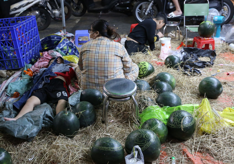 Dưa hấu bất ngờ “cháy hàng”, người chậm chân không dưa chưng Tết -5