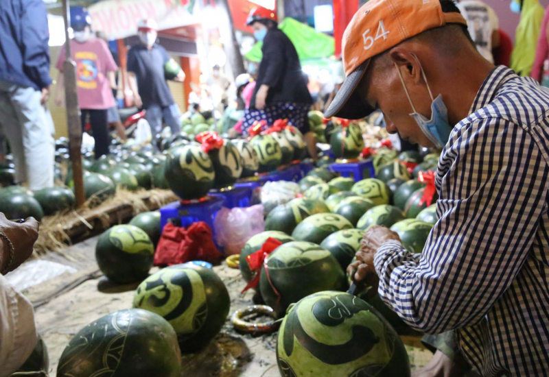 Dưa hấu bất ngờ “cháy hàng”, người chậm chân không dưa chưng Tết -9