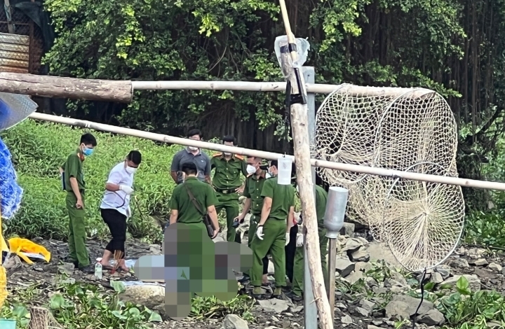 “Nam sinh đã tự tử, trong ba lô có cục đá nặng hơn 10kg” -0