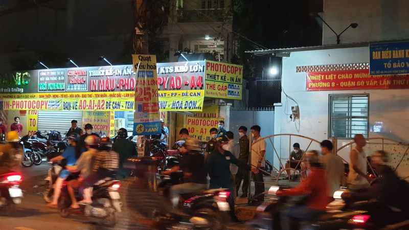 Truy xét đối tượng đâm tử vong dân quân trước cổng trường -0