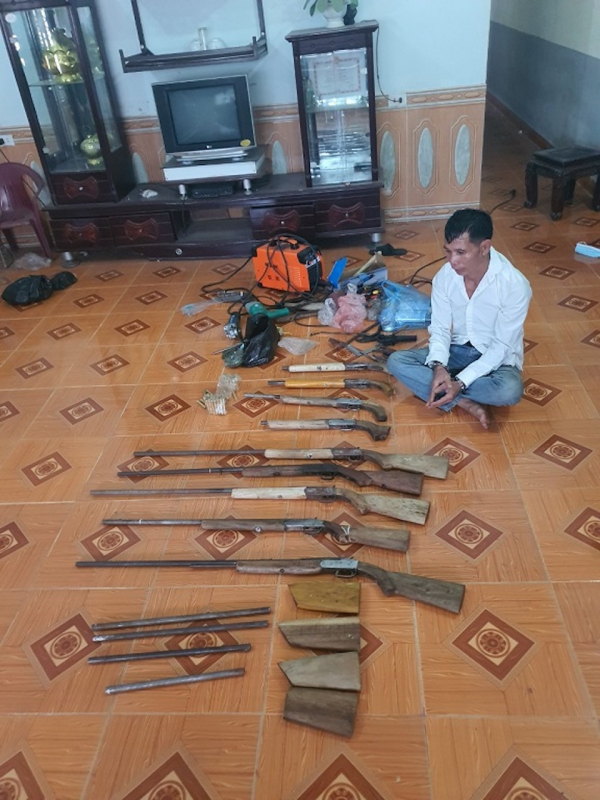 Gã thợ hàn điều hành đường dây chế tạo, tàng trữ, vận chuyển, mua bán trái phép vũ khí quân dụng -0