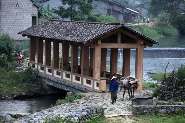 kiến trúc nhà sàn đá, thác Bản Giốc, Cao Bằng, xây dựng, đá tự nhiên, nhà sàn, dân tộc