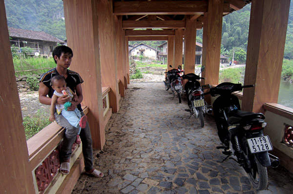 kiến trúc nhà sàn đá, thác Bản Giốc, Cao Bằng, xây dựng, đá tự nhiên, nhà sàn, dân tộc