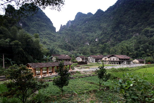 kiến trúc nhà sàn đá, thác Bản Giốc, Cao Bằng, xây dựng, đá tự nhiên, nhà sàn, dân tộc