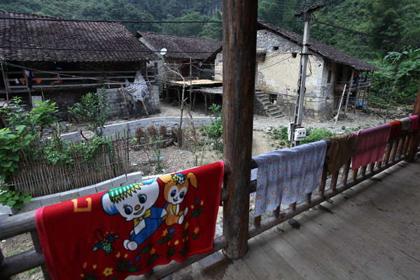 kiến trúc nhà sàn đá, thác Bản Giốc, Cao Bằng, xây dựng, đá tự nhiên, nhà sàn, dân tộc