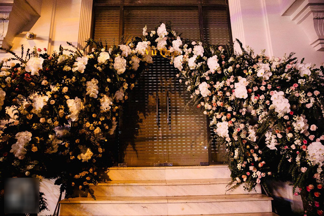 Khung cảnh lộng lẫy tại căn biệt thự khủng nhà Bảo Thy được dân mạng ví như tòa lâu đài trước giờ nữ ca sĩ về nhà chồng - 2