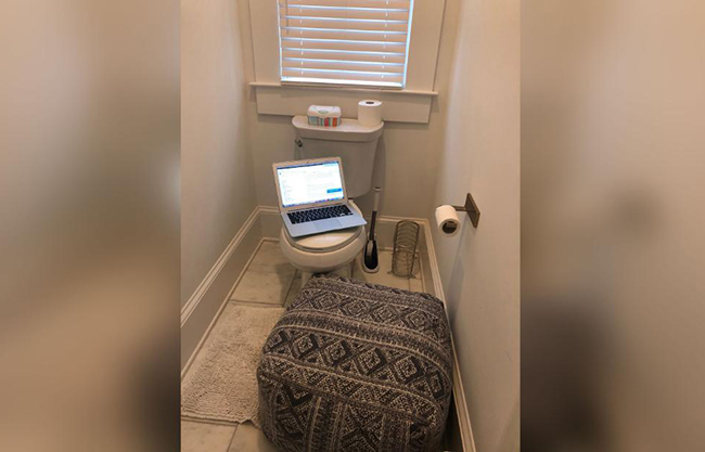 Không thể đến cơ quan vì Covid-19, dân tình thi nhau khoe 1001 góc làm việc tại nhà cực sáng tạo nhưng không kém phần hài hước - 20