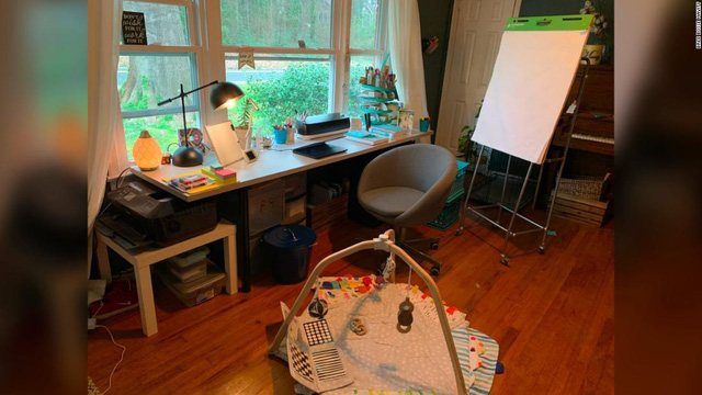 Không thể đến cơ quan vì Covid-19, dân tình thi nhau khoe 1001 góc làm việc tại nhà cực sáng tạo nhưng không kém phần hài hước - 6