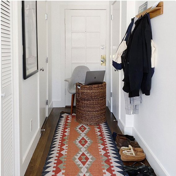 Không thể đến cơ quan vì Covid-19, dân tình thi nhau khoe 1001 góc làm việc tại nhà cực sáng tạo nhưng không kém phần hài hước - 12