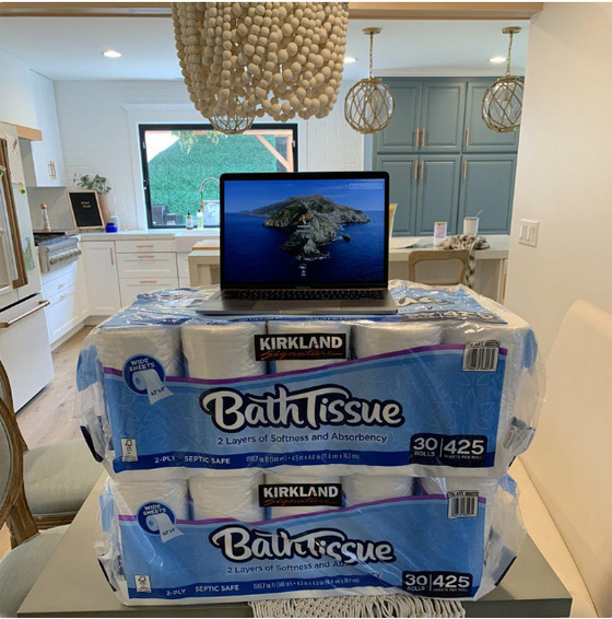 Không thể đến cơ quan vì Covid-19, dân tình thi nhau khoe 1001 góc làm việc tại nhà cực sáng tạo nhưng không kém phần hài hước - 22