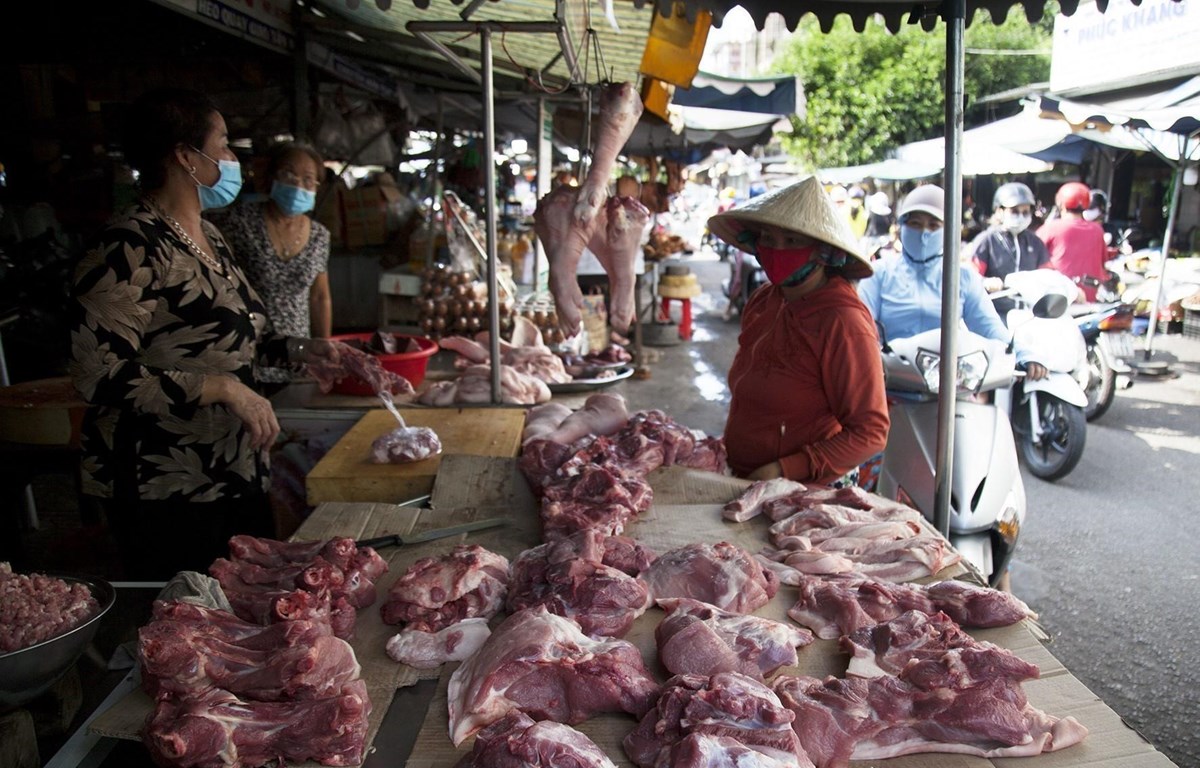 Trời mưa giá rau ở Hà Nội 'tăng phi mã', rau muống 24 ngàn/mớ - 1