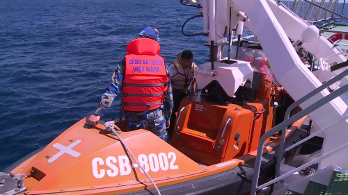 Đang vớt máy bay CASA, tìm thấy ghế nghi của máy bay CASA 8983 - ảnh 3