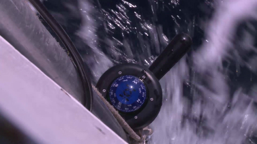 Đang vớt máy bay CASA, tìm thấy ghế nghi của máy bay CASA 8983 - ảnh 5