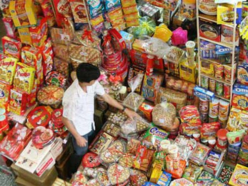 Tiểu thương e dè trữ hàng Tết - ảnh 1