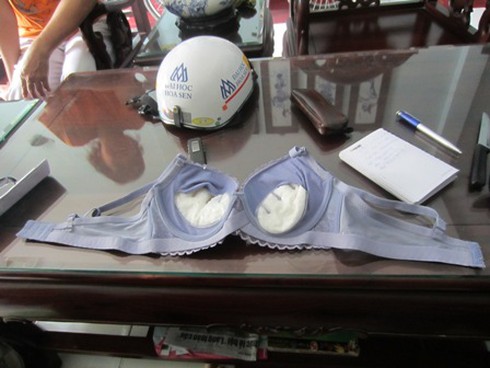 Siêu thị lớn cũng bị tố bán áo ngực chứa chất lạ, hột sắt - ảnh 2