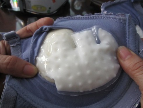 Siêu thị lớn cũng bị tố bán áo ngực chứa chất lạ, hột sắt - ảnh 3