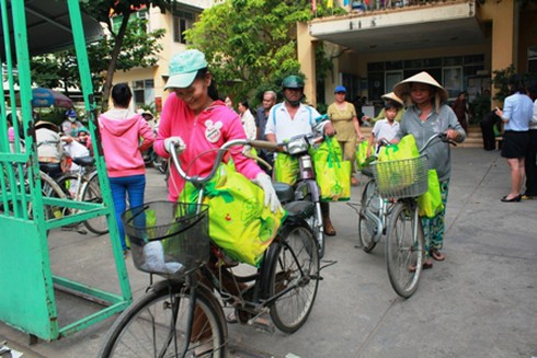 Big C đón Tết cùng người nghèo - ảnh 1