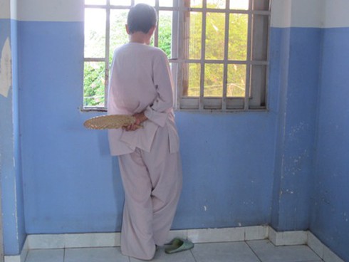 Mùa Vu Lan: Những cụ già cài hoa hồng trắng - ảnh 2