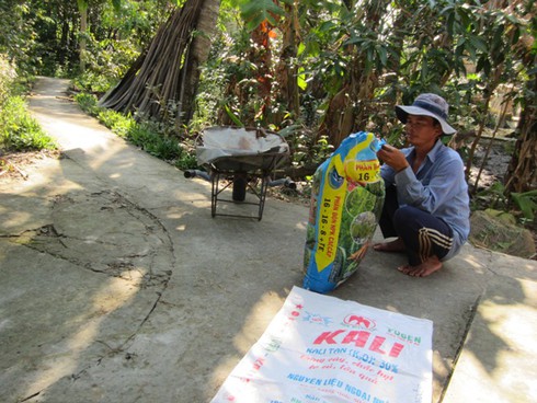 Sau tai nạn giao thông: Bé 8 tuổi tương lai mù mịt - ảnh 1