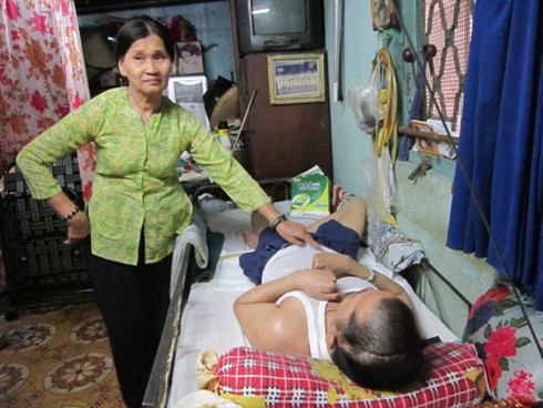 15 năm con hôn mê sau tai nạn: Tôi mất ai nuôi con đây? - ảnh 1