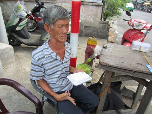 Nghẹn ở 'phố cơm trắng' Sài Thành - ảnh 1