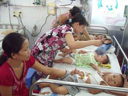 TP.HCM: Dịch tay chân miệng lẫn dịch sởi hoành hành - ảnh 1
