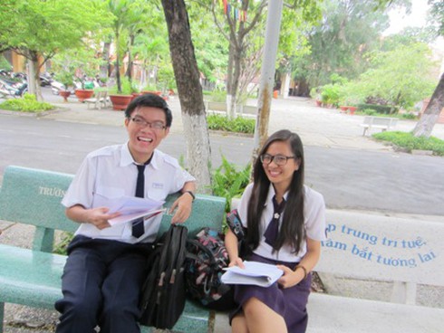 Chiêm ngưỡng phòng thi chỉ có 2 thí sinh, 12 người