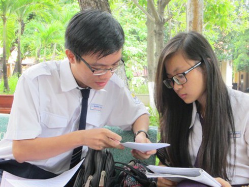 Chiêm ngưỡng phòng thi chỉ có 2 thí sinh, 12 người