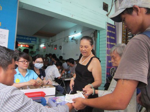 Chuyện lạ giữa Sài Gòn: Suất cơm bằng cốc trà đá, no, sạch, ngon - ảnh 2