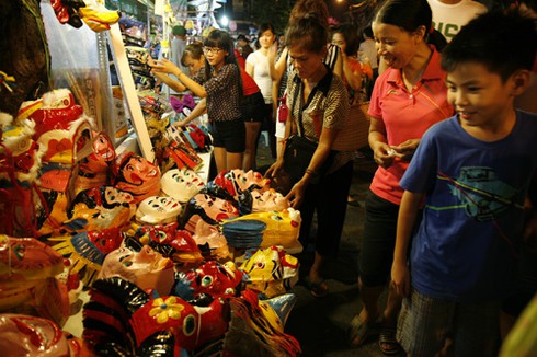 Rực rỡ sắc màu Trung thu trên phố Hà Nội - ảnh 10